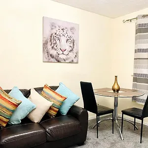 Executive Quiet Home-office Combo Apartment Aberdeen