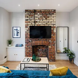 Stylish Modern Near The Centre With Nearby Off-road Parking Apartment Cardiff