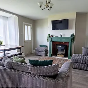 Beachfront Bliss: Bridlington Ground Floor Apartment Bessingby